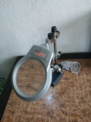 Lupa LED Powerfix con base y pinzas