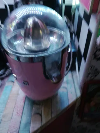 Exprimidor SMEG Rosa