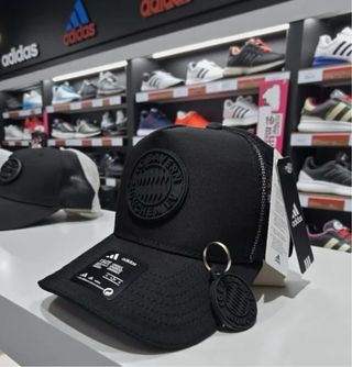 Gorras Negras con Diseño de Caballo