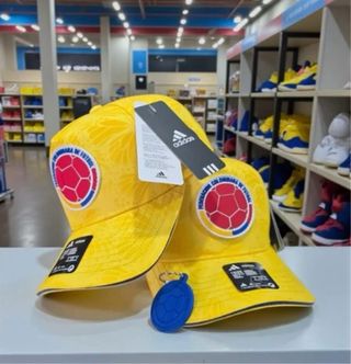 Gorras Negras con Diseño de Caballo