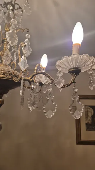 Lámpara de bronce con cristales tallados