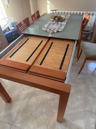Mesa de comedor extensible con 4 sillas