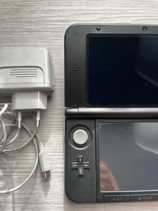 Nintendo 3DS XL Gris + Cargador y Lápiz