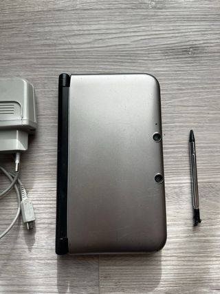 Nintendo 3DS XL Gris + Cargador y Lápiz
