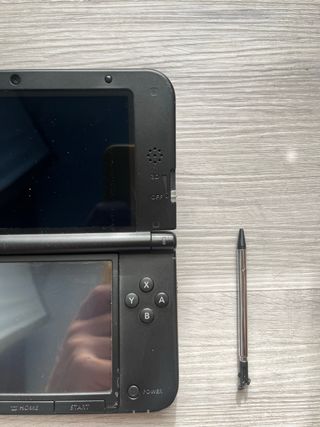 Nintendo 3DS XL Gris + Cargador y Lápiz