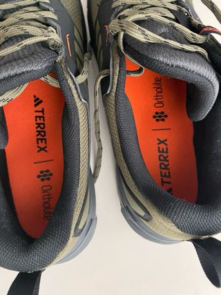 Zapatillas Adidas Terrex, talla 50, sin estrenar.