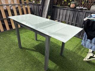 Mesa de cristal templado y aluminio