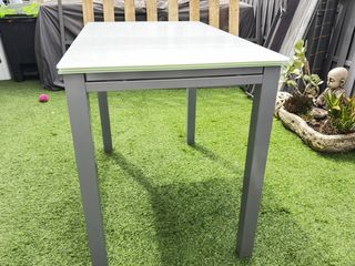 Mesa de cristal templado y aluminio