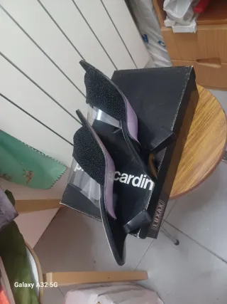 Sandalias de charol "Pierre Cardin"Negras Pedrería