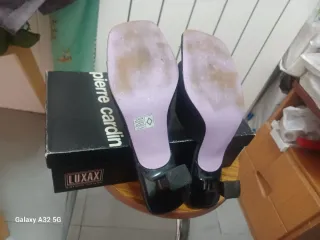 Sandalias de charol "Pierre Cardin"Negras Pedrería