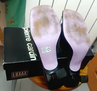 Sandalias de charol "Pierre Cardin"Negras Pedrería