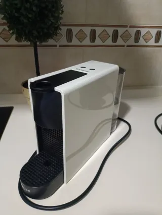 Cafetera Nespresso Essenza Mini Blanca