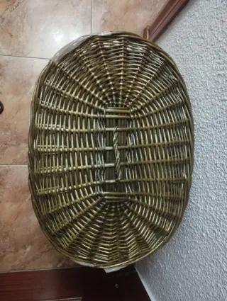 Canasta de mimbre con tapa
