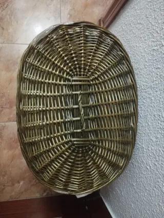 Canasta de mimbre con tapa
