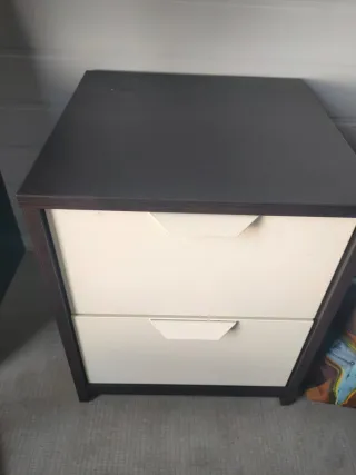 Mesita de noche con cajón