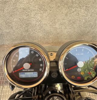 Royal Enfield Interceptor Negra