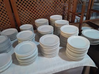 Platos de postre de porcelana blanca