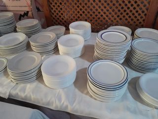 Platos de postre de porcelana blanca