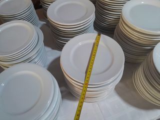 Platos de postre de porcelana blanca