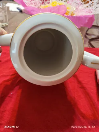 Teiera e lattiera in porcellana