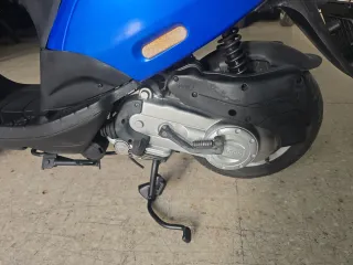 Moto Scooter Azul Automática