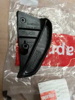 Reposapiés trasero izq Aprilia Sonic