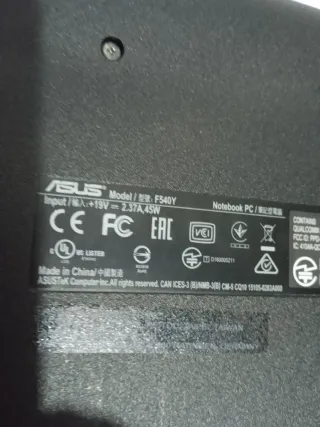 Portátil ASUS Dorado y Negro