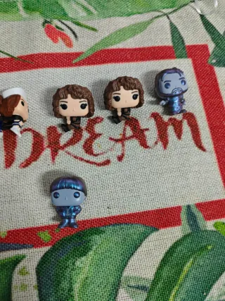 Muñecos Kinder Joy Stranger Things TODOS 10€