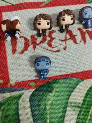 Muñecos Kinder Joy Stranger Things TODOS 10€