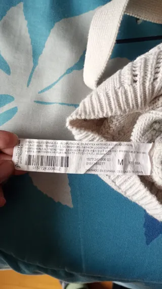 Top de hilo beige con bordado floral