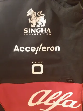 Impermeable Alfa Romeo Racing F1 Team