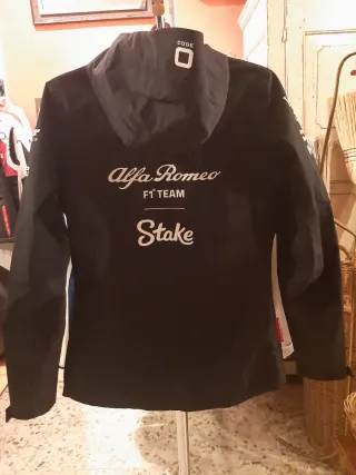 Impermeable Alfa Romeo Racing F1 Team