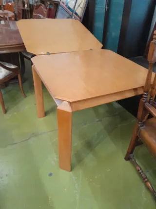 Mesa de comedor extensible de madera