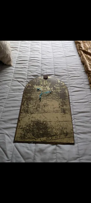 Espejo artesanal dorado con marco decorado