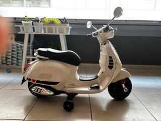 Vespa Eléctrica Niños Blanca