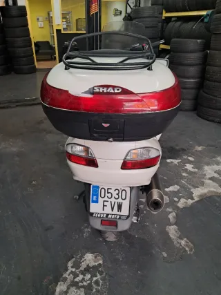 Suzuki Burgman 650 cc - Maxi Scooter Automática