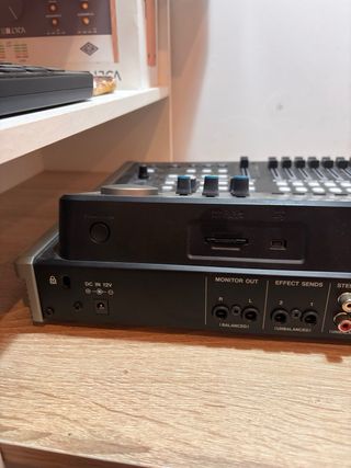 Tascam DP-24SD Portaestudio Digital