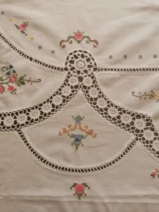 Tovaglia cotone ricamata a mano