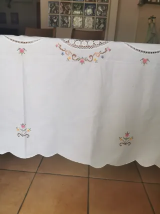 Tovaglia cotone ricamata a mano