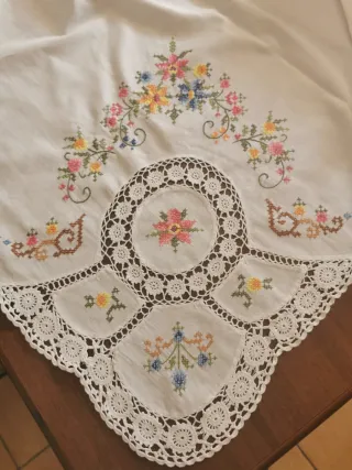 Tovaglia cotone ricamata a mano