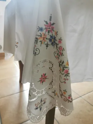 Tovaglia cotone ricamata a mano