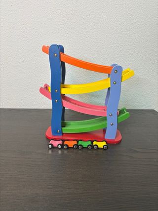 Tobogán de madera con 4 carritos