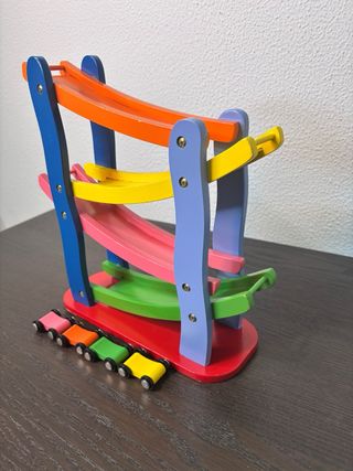 Tobogán de madera con 4 carritos