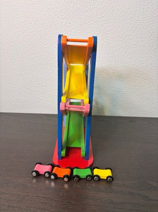 Tobogán de madera con 4 carritos