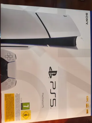 2 mandos y PS5 Slim con lector disco.