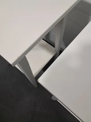 Dos mesitas de noche IKEA blancas