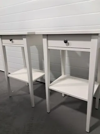 Dos mesitas de noche IKEA blancas