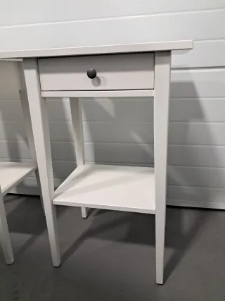 Dos mesitas de noche IKEA blancas