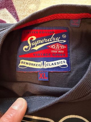 Camiseta Superdry nueva unisex.