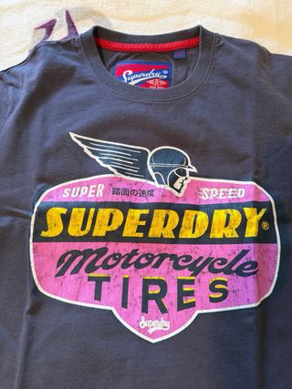 Camiseta Superdry nueva unisex.